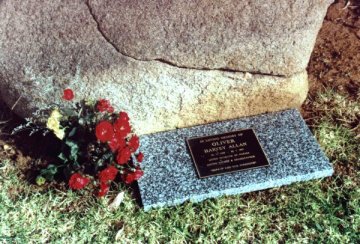 Harvey's burial plaque at Wagga Wagga Cemetery.